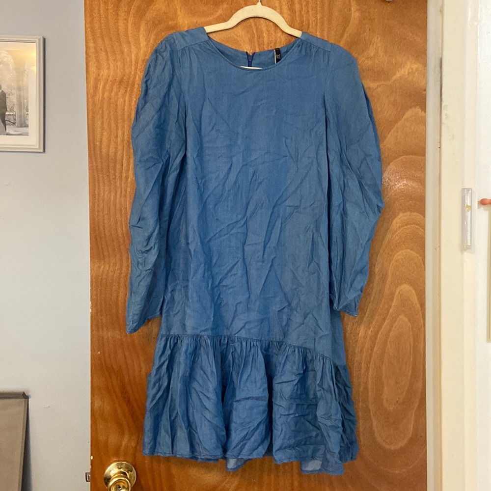 Selling this Zara midi dress
